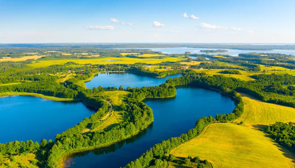 Вид с воздуха на озера в Национальном парке Нарочанский