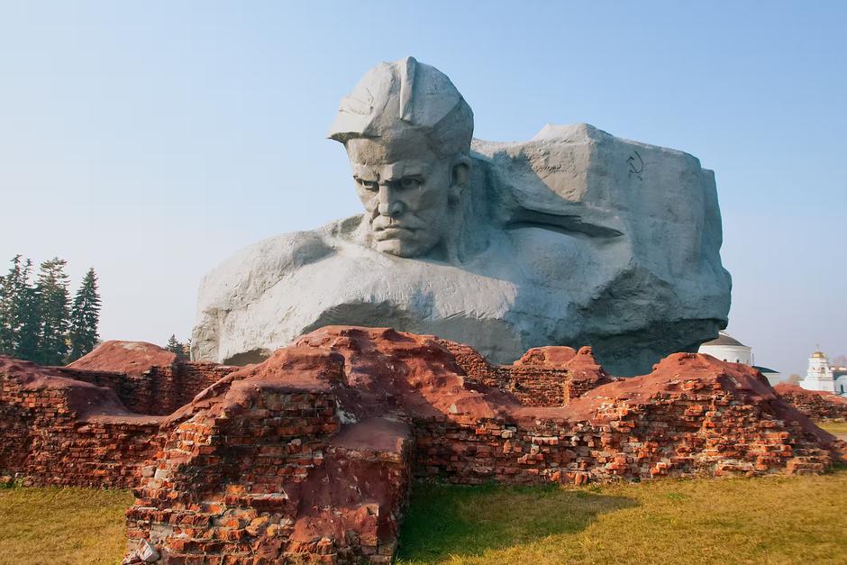 Монумент «Мужество» в Брестской крепости